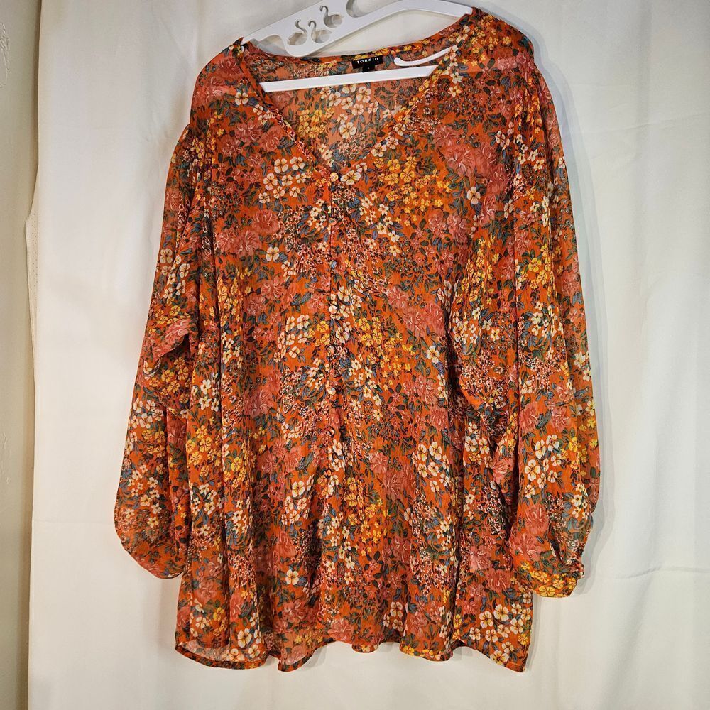 Torrid Chiffon Lurex Button-up Blouse size 4